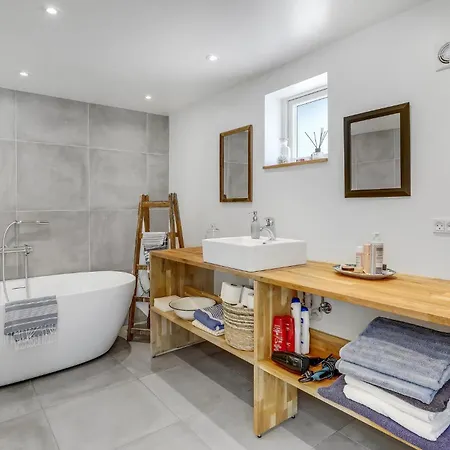 3 Bedroom Gorgeous Home In Aakirkeby Vester Somarken