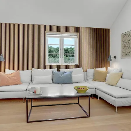 בית נופש 3 Bedroom Gorgeous Home In Aakirkeby *