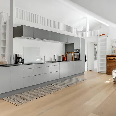3 Bedroom Gorgeous Home In Aakirkeby בית נופש Vester Somarken