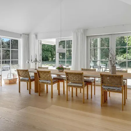 3 Bedroom Gorgeous Home In Aakirkeby בית נופש