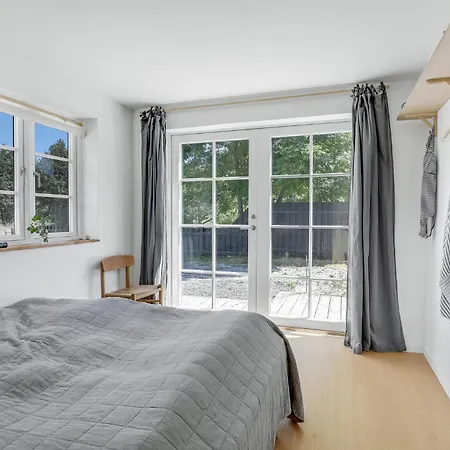 3 Bedroom Gorgeous Home In Aakirkeby בית נופש