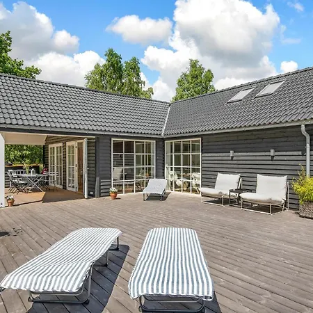 3 Bedroom Gorgeous Home In Aakirkeby *